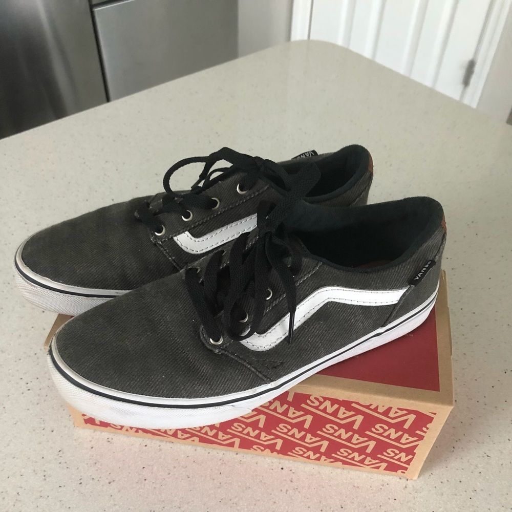 Vans - Picture 2 of 2